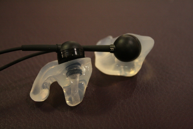 Sennheiser IE4 + egy&eacute;ni f&uuml;lre&ouml;nt&ouml;tt illeszt&eacute;k